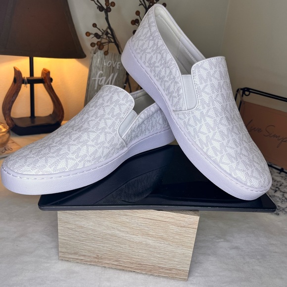 Michael Kors white Bo BO’s Women’s size 8 - Picture 3 of 3